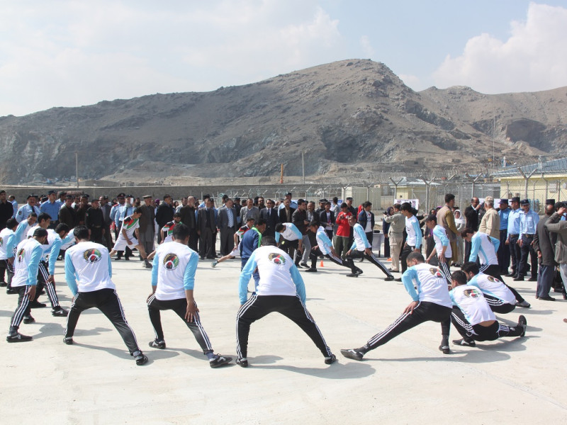 همکاری ورزشکاران و نیروهای امنیتی در کابل+عکس