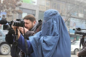 طالبان با مقرره‌های نالازم مانع کار زنان می‌شوند