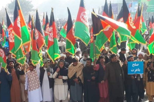 راهپیمایی صدها تن به حمایت از جمهوریت در هرات