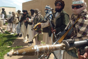 گروه تروریستی طالبان 13 پایگاه پولیس فاریاب را آتش زدند