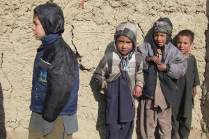 ۱۶ میلیون افغان با فقر دست و پنجه نرم می کنند