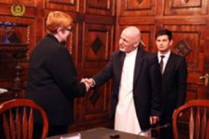 کمک های استرالیا به افغانستان ادامه می یابد/ همکاریهای اقتصادی امنیت منطقه را تامین میکند
