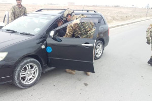 پاکسازی شیشه های سیاه وسایط نقلیه در تخار آغاز گردید