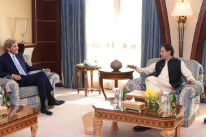 تاکید نخست‌وزیر پاکستان بر آزادسازی دارایی‌های افغانستان