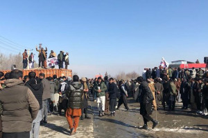 نامزدان معترض پارلمانی در کابل به جاده ها ریختند