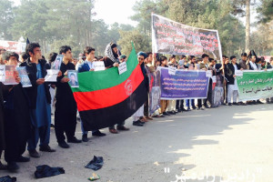 باشندگان ولایت غور در مقابل دفتر والی هرات، تظاهرات کردند
