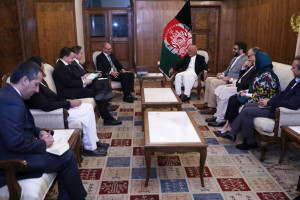 دیدار غنی با نمایندۀ خاص اتحادیۀ اروپا برای افغانستان