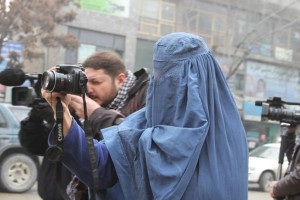 کاهش  ۴۲ درصدی خشونت علیه خبرنگاران افغان
