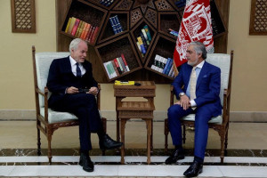 دیدار عبدالله با نماینده ارشد ملکی ناتو در افغانستان