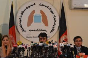 اشرف غنی از اعضای کمیسیون مستقل انتخابات استعفانامه سفید گرفته است