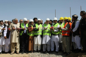 افتتاح کار پروژه 10 میگاوات برق آفتابی کندهار از سوی رئیس اجرائیه