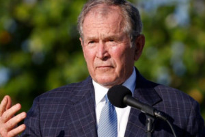 بوش: خروج نیروهای امریکایی از افغانستان اشتباه است