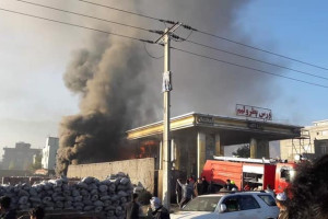 یک تانک تیل در قلعه نو غرب کابل آتش گرفت