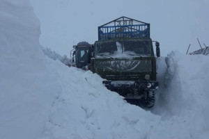 شاهراه سالنگ و مسیرهای ولایت بامیان بر اثر برفباری مسدود شد