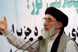 حکمتیار: دولت باید از نیروهای جنگی طالبان حمایت کند
