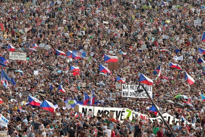 تظاهرات هزاران نفر در پراگ علیه اتحادیه اروپا و ناتو