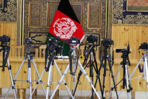 هشدار هم‌زمان طالبان و دولت به رسانه‌ها