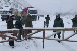 شاهراه سالنگ به دلیل برفباری سنگین مسدود شد