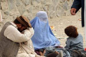 نیمی از جمعیت افغانستان زیر خط فقر زندگی می‌کنند