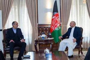 گفتگوی حنیف اتمر با سفیر ایران در کابل