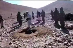 نقض حقوق بشر؛ گروه طالبان یک دختر را در غور سنگسار کرد
