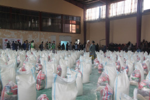 یک بنیاد خیریه ترکی به هزار خانواده نیازمند در کابل کمک توزیع کرد