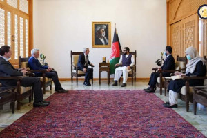 دیدار مشاور امنیت ملی با سفیر بریتانیا در کابل