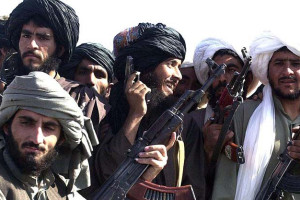 طالبان در ولایت غور یک سرباز ارتش را محکمه صحرایی کردند