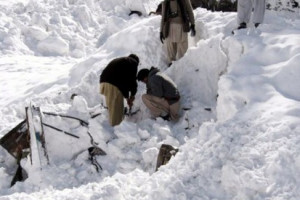 برف راه مواصلاتی بلخاب -  سرپل را  مسدود کرد