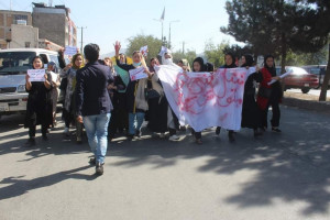 حمله بر مرکز آموزشی کاج؛ زنان دست به اعتراض زدند