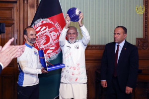 غنی: هیچ‌کس ورزش افغانستان را سیاسی و قومی نمی تواند