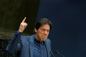 بحران پاکستان؛ خان: به مبارزه خود ادامه می‌دهم