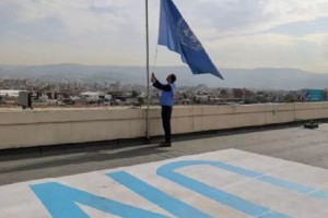 سازمان ملل پرچم خود را به حالت نیمه برافراشته در آورد
