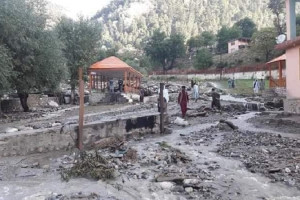 سیلاب جاده عمومی پنجشیر را بهروی ترافیک مسدود کرد