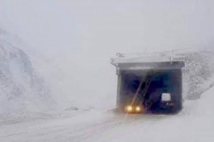 بزرگراه سالنگ بهروی ترافیک باز شد
