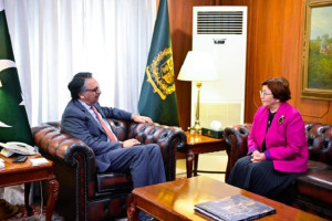 گفتگوی وزیر خارجه پاکستان با رییس یوناما در مورد افغانستان