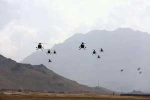 مانور نظامی نیروهای امنیتی در آسمان کابل