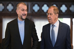 وزیر خارجه ایران برای گفتگو روی مسائل مهم منطقه‌ای وارد مسکو شد