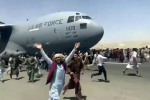 میدان هوایی کابل؛ بایدن بازهم زنگ خطر نواخت