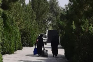 اخراج دختران از خوابگاه دانشگاه کابل