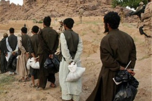 مردم هلمند برای طالبان نان و لباس آماده می کنند