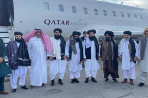 هیات طالبان برای بحث درباره‌ مدیریت میدان‌های هوایی به قطر رفت