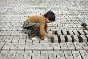۱.۲ میلیون کودک در کشور مشغول کارهای شاقه اند
