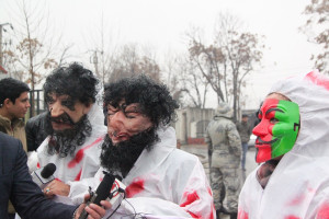 اعتراض با لباس های آدم خواران در شهر کابل