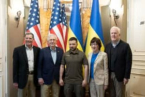دیدار «زلنسکی» با سناتوران آمریکایی در اوکراین