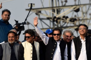  هواداران عمران خان دست به اعتراض زدند