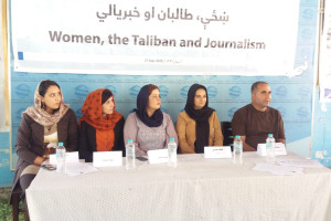 خبرنگاران و فعالان مدنی بر حفظ جمهوریت تاکید کردند