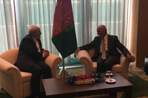 رئیس جمهورغنی در حاشیه نشست قلب آسیا با وزیرخارجه ایران دیدار کرد