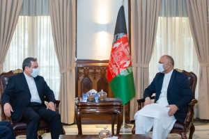 دیدار معین سیاسی وزارت خارجه‌ ایران با حنیف اتمر در کابل