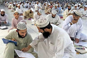 یک عالم دینی با 20 شاگرد اش به طالبان پیوست